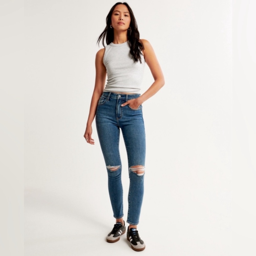 Abercrombie & Fitch Super Skinny Signature Collection Ripped Dark Wash Jeans